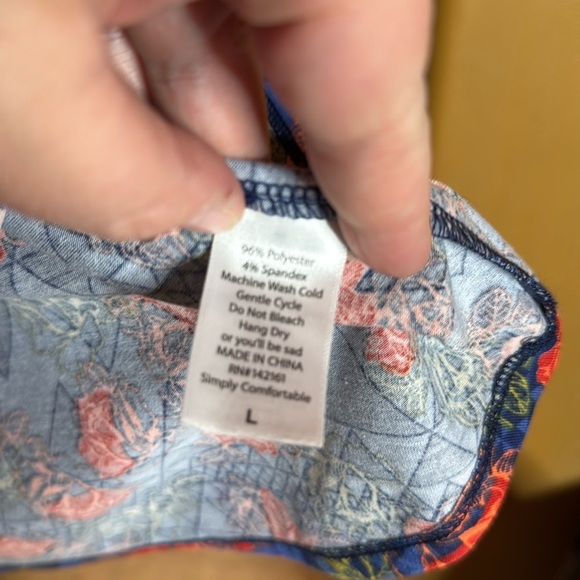 NWT Lularoe Randy Blue Geometric Red & Gold Roses w/Gray Sleeves Size Large - Picture 3 of 6